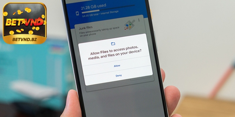 Người chơi cần cấp quyền để tải ứng dụng về thiết bị